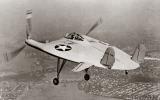 "Flying Pancake" VOUGHT-ZIMMERMAN V-173 (1939-1943)Conocido como el Zimmerman "Flying Flapjack" o "Flying Pancake", el Vought-Zimmerman V-173 fue el avión más inusual jamás construido para el USN en la década de 1940.El V-173 voló por primera vez el 23 de noviembre de 1942. Poco después del despegue, Boone T. Guyton, el piloto de pruebas jefe de Vout, descubrió que el control era lento y tuvo dificultades para volver a la base. Continuó las pruebas de vuelo en 1942-43, lo que a veces provocó pánico entre los civiles que informaron haber visto aviones extraños en los cielos de Connecticut.