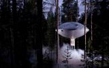 Шведский эко-отель в лесах&nbsp;Treehotel, который&nbsp;имеет форму гигантской летающей тарелки.
