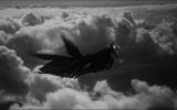 Гигантский богомол летит среди облаков
