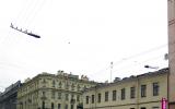 Фонари над улицей Санкт-Петербурга. Фрагмент фотографии.
