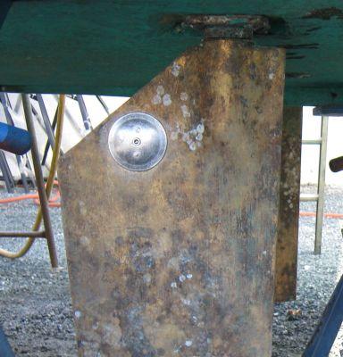 It's a steering anode.Anodes protect all metal parts below the waterline (hull) from corrosion. This is a piece of more electrochemically "active" metal that needs to be attached to the protected part.For boats, which mostly walk on fresh water, usually use aluminum anodes. zinc anodes - for salty.