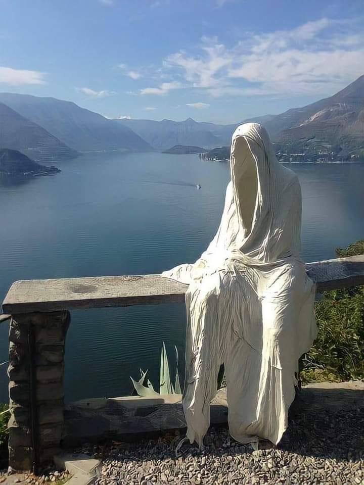 These intriguing sculptures are called "Ghosts" and you can find them in the Vecio Castle, located near the communes of Varenna and Perledo, Lombardy, Italy. Lake Como is visible in the background. To create these beautiful characteristic "Vecio ghosts", any tourist can become a model: they are made of white chalk and are remade every summer by tourists who agree to put themselves in a certain position, and then the person is covered with gauze and white chalk, leaving it for 20 minutes until the chalk dries. The sculptures remain in place until they are destroyed by snow.