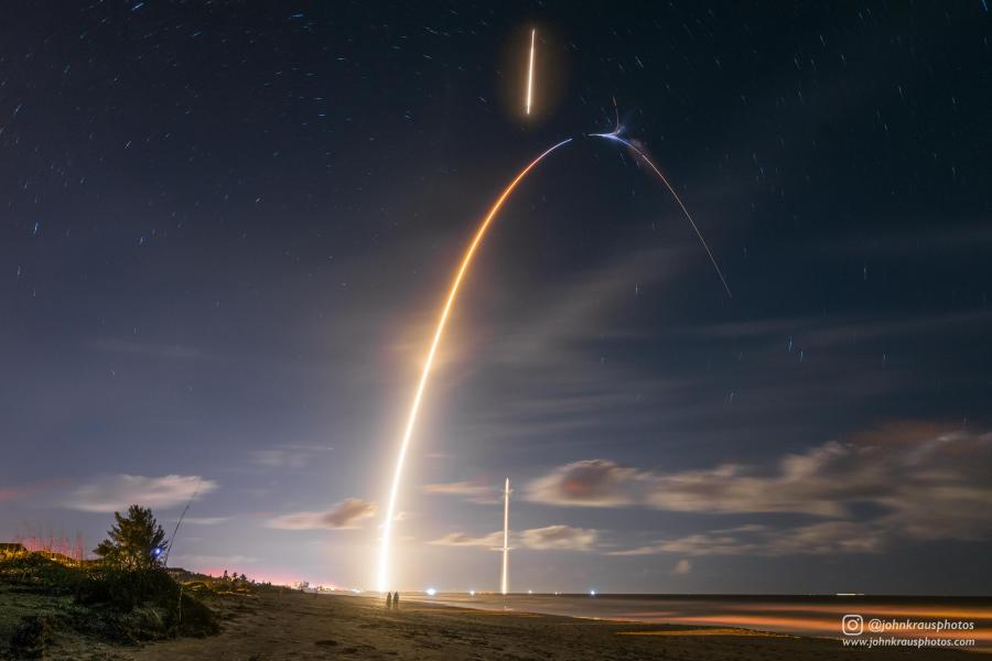 Composite photograph of the night launch of mission Zuma

Visible stages of the first stage
Translated by «Yandex.Translator»