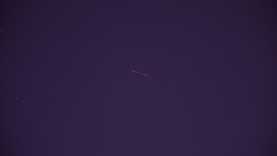 A trace of flashes of navigational lights, external aircraft lighting equipment.

Shutter speed: 2 sec

F-number: 1.8

ISO: 400

Flash: no flash

Time taken: 21:26 14.04.2015
Translated by «Yandex.Translator»
