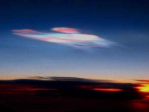 Perlamutrovie, consisting, apparently, of ice crystals or supercooled water droplets. It's a thin, translucent clouds. They are observed relatively rarely, usually at latitudes 55-60°, directly after sunset or before sunrise. Day on the background of bright ambient light, they become invisible.

The height is about 20-30 
Translated by «Yandex.Translator»
